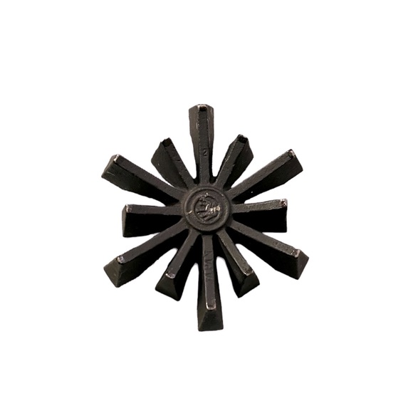 Vintage 1960s Crown Hallmark Japan Cast Iron Candle Holder - Picture 4 of 6